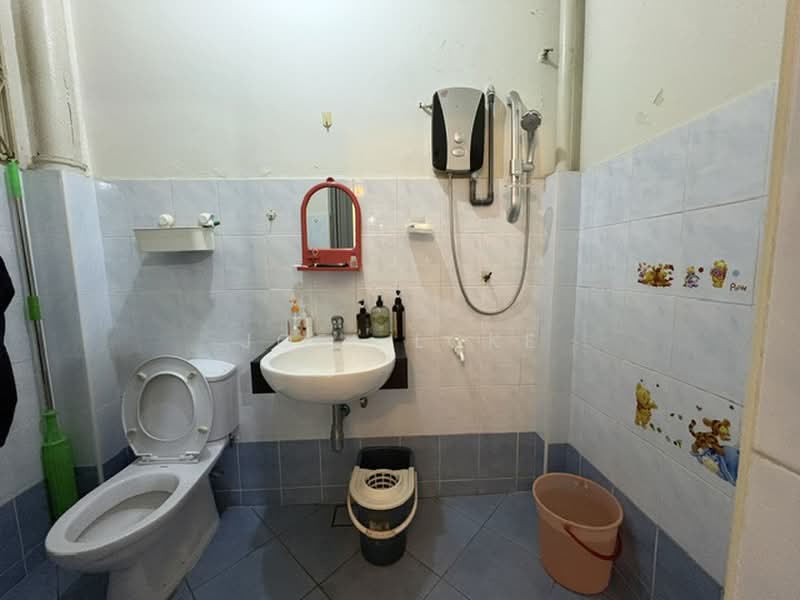 2-storey Terraced House for Sale in SS4 (Petaling Jaya) - Joel Loke - Bathroom - PropertyGuru.com.my