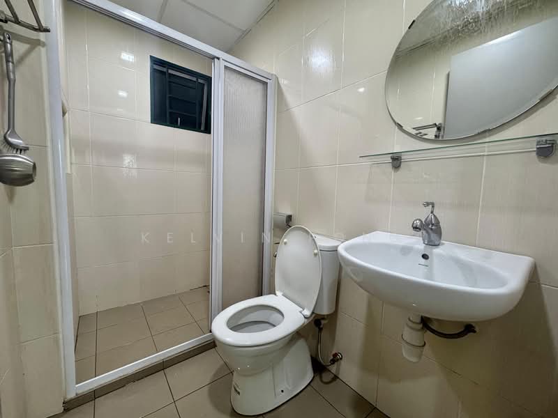 Kediaman Servis untuk Dijual di OUG Parklane - Kelvin Pong - Bathroom - PropertyGuru.com.my