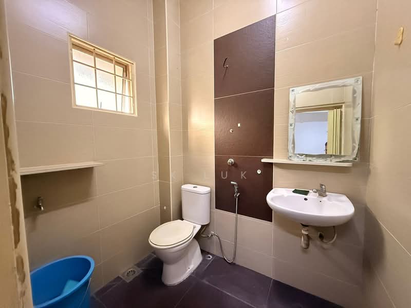 Rumah Teres 2-Tingkat untuk Dijual di Taman Bukit Rawang Jaya (Rawang) - SK Luk - Bathroom - PropertyGuru.com.my