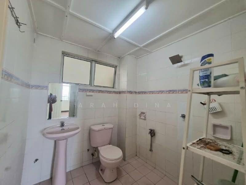 Pangsapuri untuk Dijual di Pangsapuri Cendana - Farah Dina - Bathroom - PropertyGuru.com.my