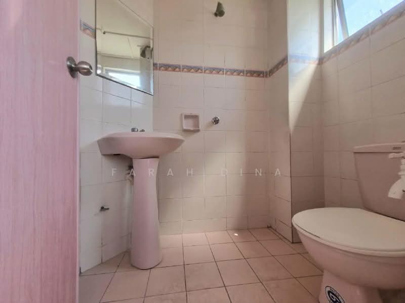 Pangsapuri untuk Dijual di Pangsapuri Cendana - Farah Dina - Bathroom - PropertyGuru.com.my