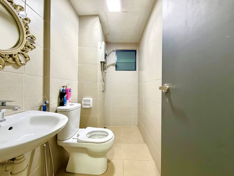 Kediaman Servis untuk Dijual di Emira Residence - Mohd Fadzli - Bathroom - PropertyGuru.com.my
