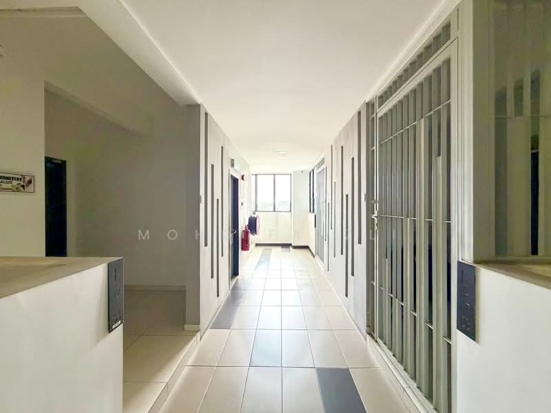 Kediaman Servis untuk Dijual di Emira Residence - Mohd Fadzli - Corridor - PropertyGuru.com.my