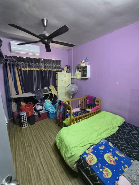 Rumah Teres 2 Tingkat untuk Dijual di Taman Seri Suria (Kluang) - Zoey Lee - Bedroom - PropertyGuru.com.my
