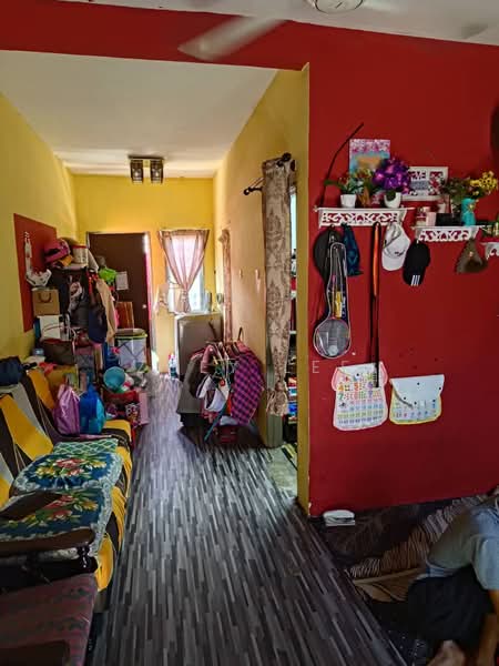Rumah Teres 2 Tingkat untuk Dijual di Taman Seri Suria (Kluang) - Zoey Lee - Corridor - PropertyGuru.com.my