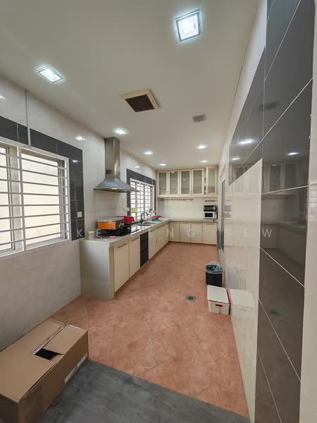 Rumah Teres untuk Dijual di Taman Bukit Kinrara (Bandar Kinrara) - Yoke Leng Sew - Kitchen - PropertyGuru.com.my