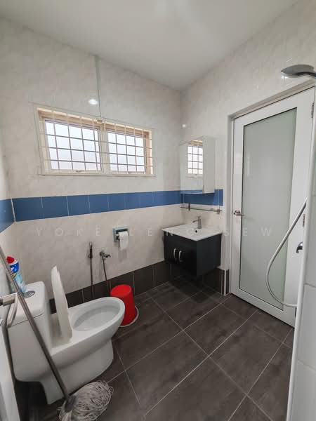 Rumah Teres untuk Dijual di Taman Bukit Kinrara (Bandar Kinrara) - Yoke Leng Sew - Bathroom - PropertyGuru.com.my