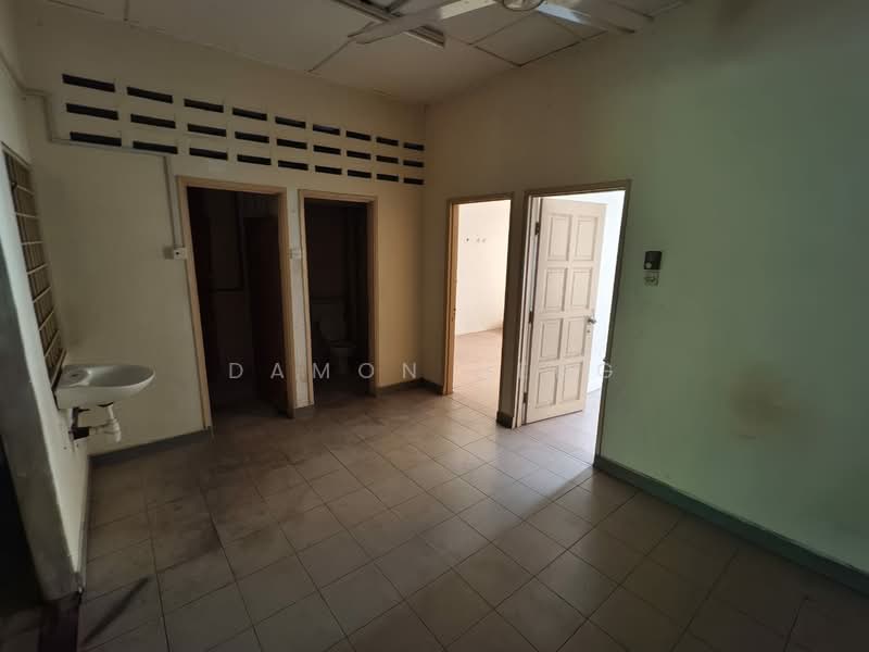 Shop / Office for Rent in Kuchai Lama (Kuala Lumpur) - Damon Heng - Interior - PropertyGuru.com.my