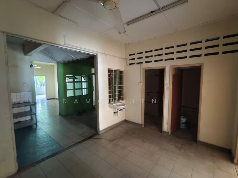 Shop / Office for Rent in Kuchai Lama (Kuala Lumpur) - Damon Heng - Interior - PropertyGuru.com.my