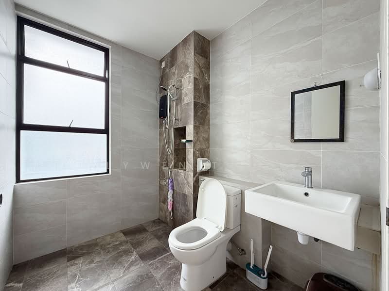Rumah Teres 2 Tingkat untuk Dijual di Johor Bahru (Johor) - Lywen Thye - Bathroom - PropertyGuru.com.my