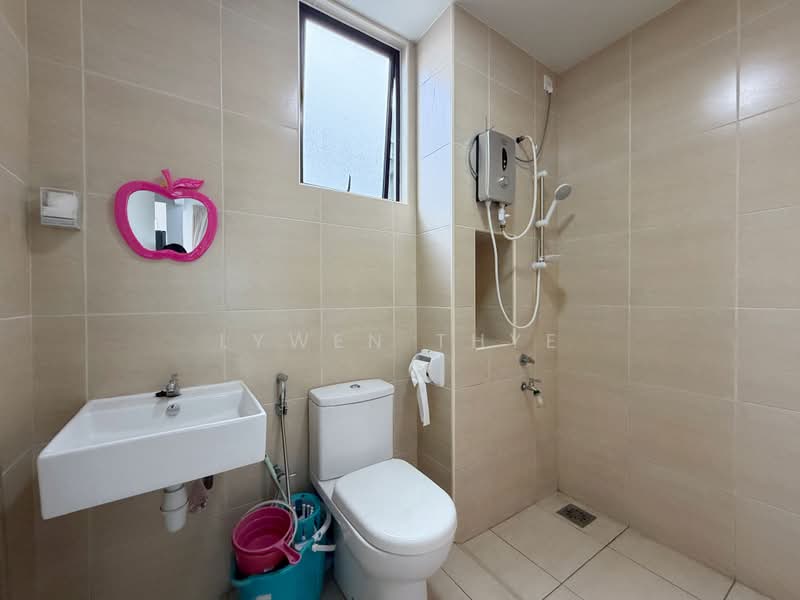 Rumah Teres 2 Tingkat untuk Dijual di Johor Bahru (Johor) - Lywen Thye - Bathroom - PropertyGuru.com.my