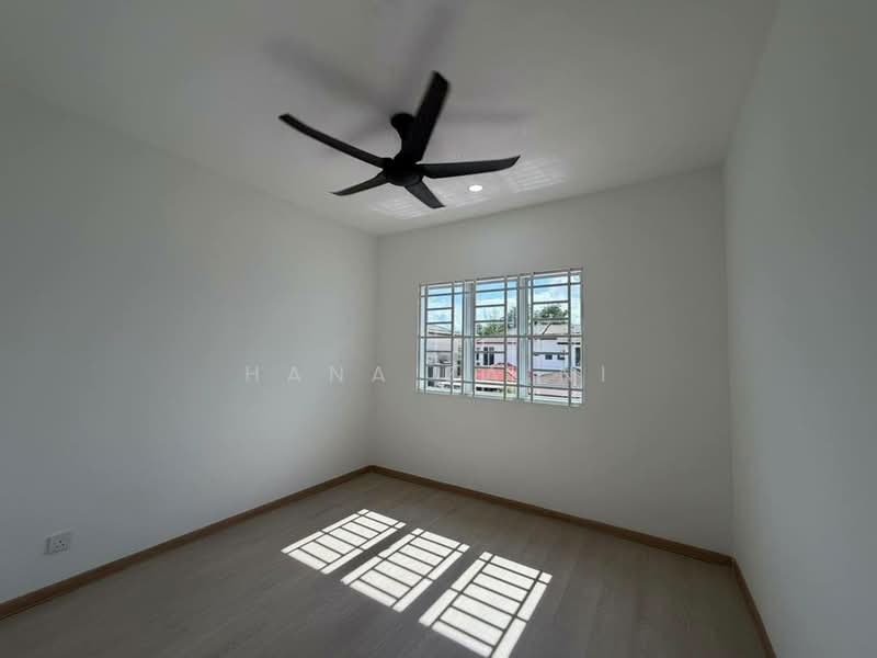 Rumah Teres 2-Tingkat untuk Dijual di Rawang (Selangor) - Hana Zaini - Bedroom - PropertyGuru.com.my