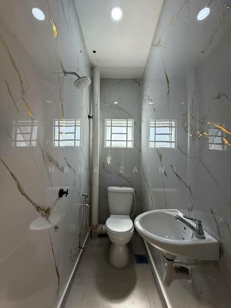 Rumah Teres 2-Tingkat untuk Dijual di Rawang (Selangor) - Hana Zaini - Bathroom - PropertyGuru.com.my