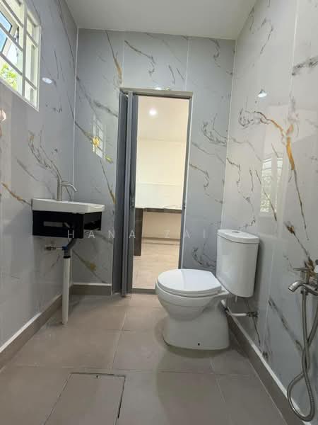 Rumah Teres 2-Tingkat untuk Dijual di Rawang (Selangor) - Hana Zaini - Bathroom - PropertyGuru.com.my