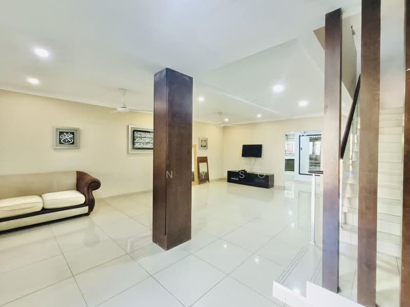 Terraced House for Rent in Seksyen 8 (Shah Alam) - Erin Yusof - Living Room - PropertyGuru.com.my