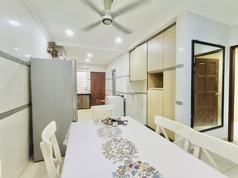 Terraced House for Rent in Seksyen 8 (Shah Alam) - Erin Yusof - Kitchen - PropertyGuru.com.my