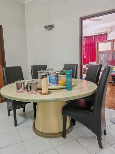 Kondominium untuk Dijual di Condo Gembira - Ang Lee Theng - Dining Room - PropertyGuru.com.my