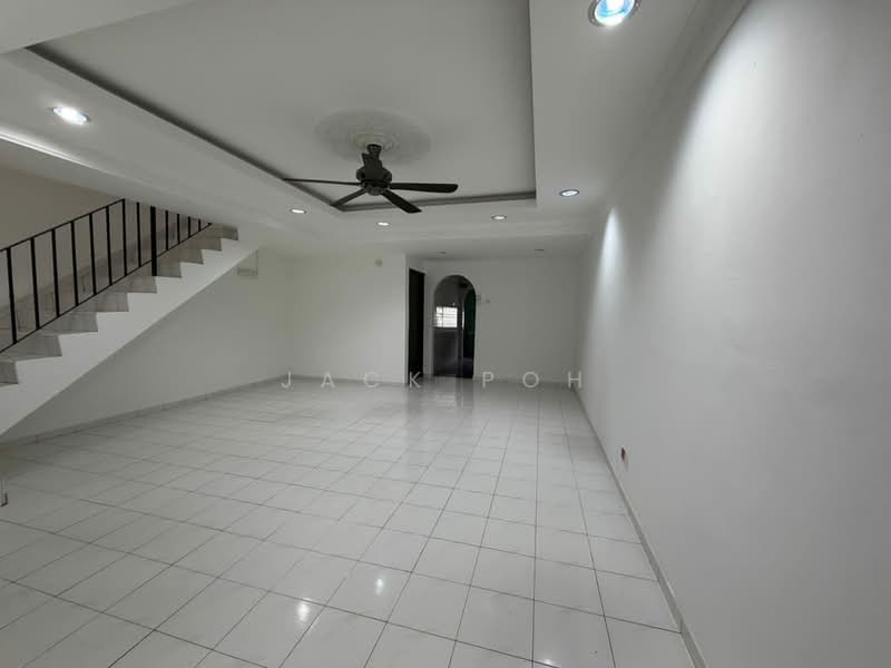 2-storey Terraced House for Sale in Taman Pakatan Jaya (Tambun) - Jack Poh - Living Room - PropertyGuru.com.my
