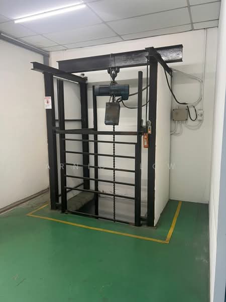 Factory for Rent in Taman Perindustrian Bukit Serdang (Seri Kembangan) - Arnica Low - PropertyGuru.com.my