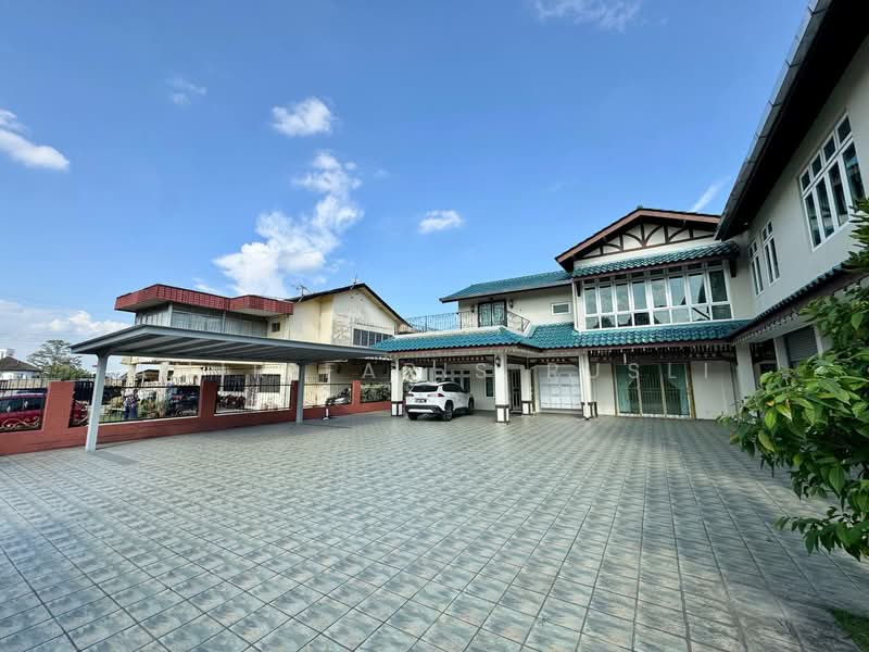 Bungalow for Sale in Taman Stulang Laut (Johor Bahru) - Amir Faris Rusli - PropertyGuru.com.my