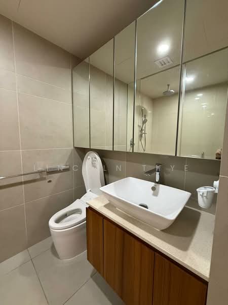 Service Residence for Rent at Stonor 3 - Lincoln Thye - Master Bathroom - PropertyGuru.com.my