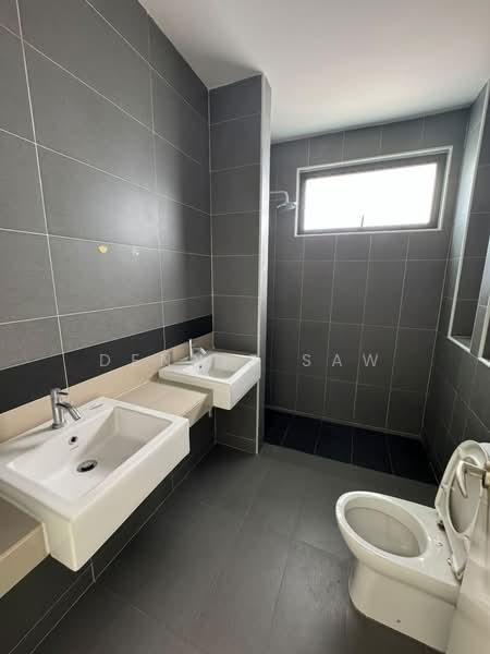 Semi-Detached House for Sale in Telok Panglima Garang (Selangor) - Dennis Saw - Bathroom - PropertyGuru.com.my