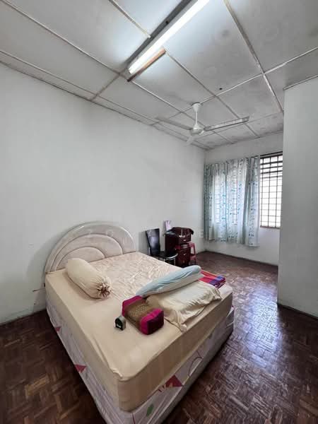 Rumah Teres 2 Tingkat untuk Dijual di Taman Puteri Wangsa (Ulu Tiram) - Zoey Lee - Bedroom - PropertyGuru.com.my