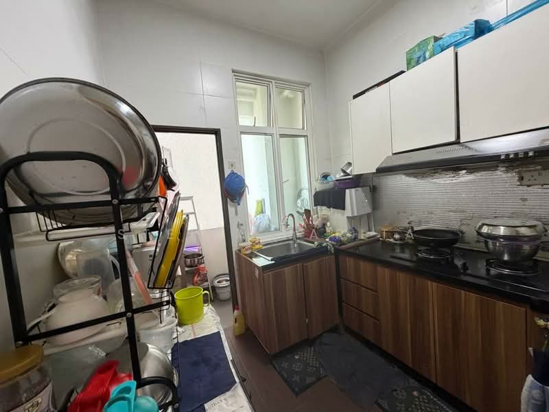 Kondominium untuk Dijual di M Condominium @ Larkin - Stella Narita - Kitchen - PropertyGuru.com.my