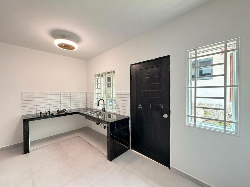 Rumah Teres untuk Dijual di Rawang (Selangor) - Hana Zaini - Kitchen - PropertyGuru.com.my