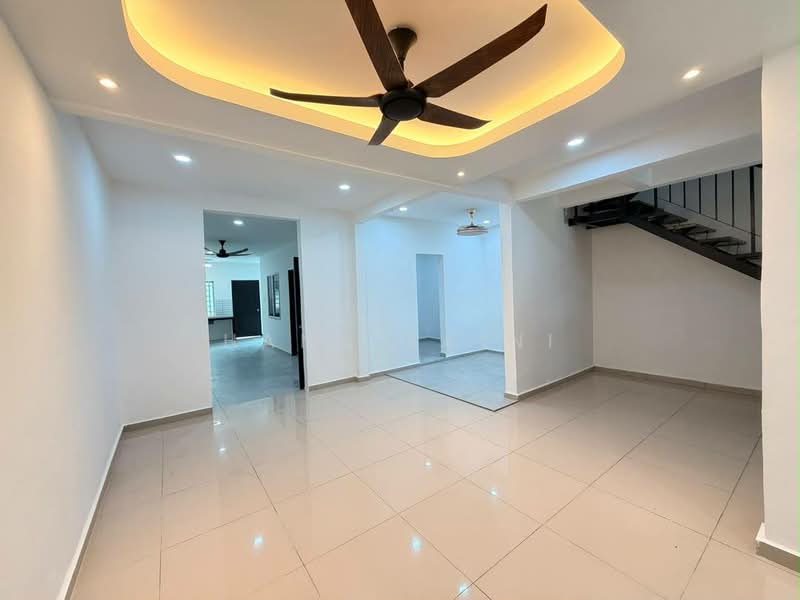 Rumah Teres untuk Dijual di Rawang (Selangor) - Hana Zaini - Living Room - PropertyGuru.com.my