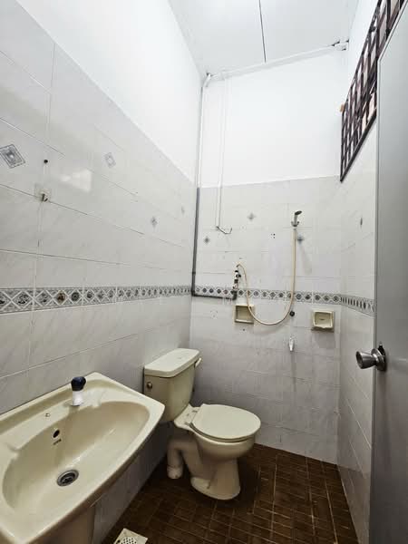 1-storey Terraced House for Rent in Johor Bahru (Johor) - M.L. Mok - Bathroom - PropertyGuru.com.my