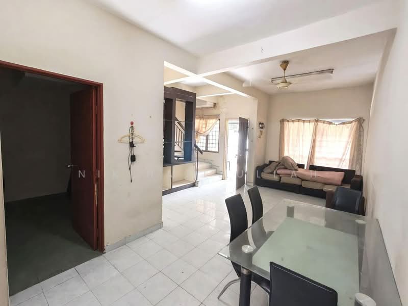 Rumah Teres 2 Tingkat untuk Dijual di Puncak Alam (Selangor) - Nik Hazizullah - PropertyGuru.com.my