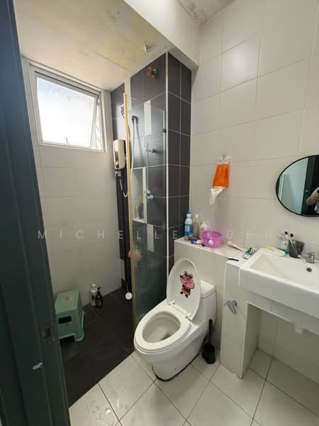 Service Residence for Sale at D'Ambience Residences (Pangsapuri Ikatan Flora) - Michelle Kueh - Bathroom - PropertyGuru.com.my