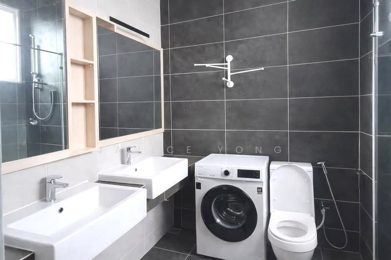 Semi-Detached House for Rent in Taman Seri Austin (Tebrau) - Janice Yong - Bathroom - PropertyGuru.com.my