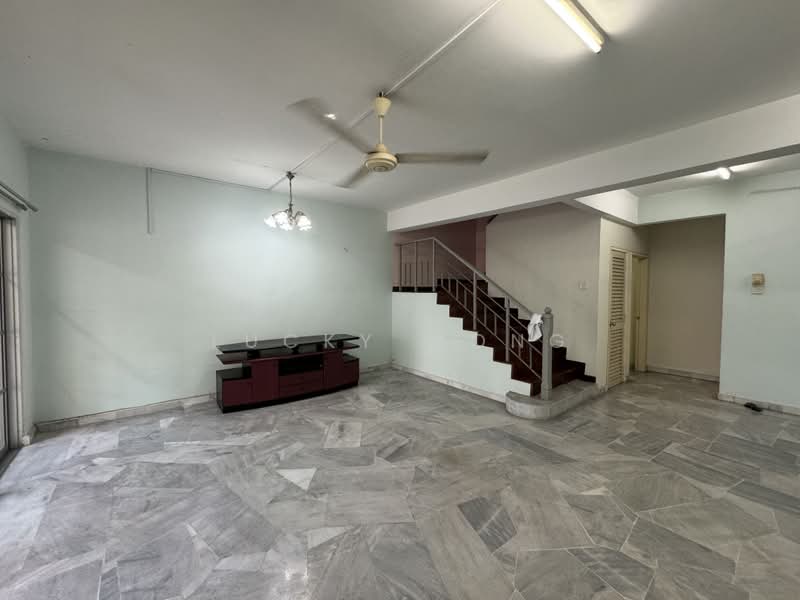2-storey Terraced House for Rent in Usj 17 (Subang Jaya) - Lucky Wong - Living Room - PropertyGuru.com.my