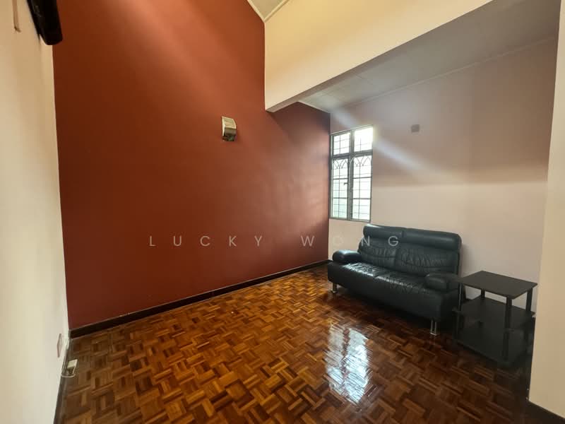 2-storey Terraced House for Rent in Usj 17 (Subang Jaya) - Lucky Wong - Living Room - PropertyGuru.com.my