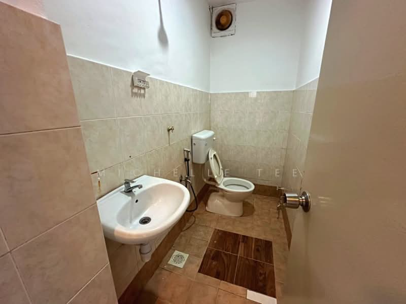 Pangsapuri untuk Disewa di Prima Bayu Apartment - Michelle Tee - Bathroom - PropertyGuru.com.my