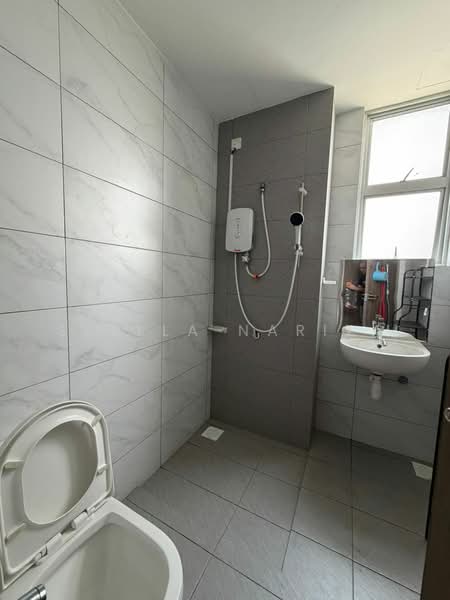Kediaman Servis untuk Disewa di SKS Habitat - Stella Narita - Bathroom - PropertyGuru.com.my
