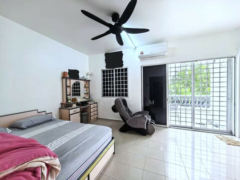 2-storey Terraced House for Sale in Taman Skudai Baru (Skudai) - Karl Lim - Bedroom - PropertyGuru.com.my