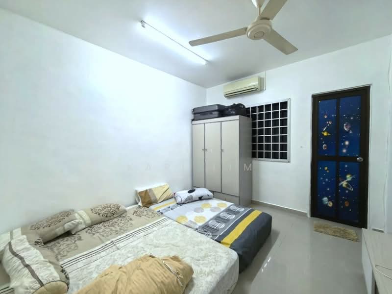 2-storey Terraced House for Sale in Taman Skudai Baru (Skudai) - Karl Lim - Bedroom - PropertyGuru.com.my