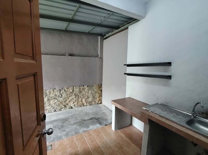 Semi-Detached House for Rent in Bandar Putra Permai (Seri Kembangan) - Yenn Chong - Kitchen - PropertyGuru.com.my