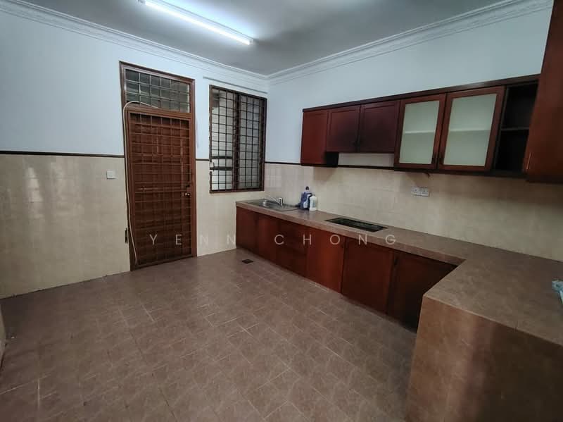 Semi-Detached House for Rent in Bandar Putra Permai (Seri Kembangan) - Yenn Chong - Kitchen - PropertyGuru.com.my