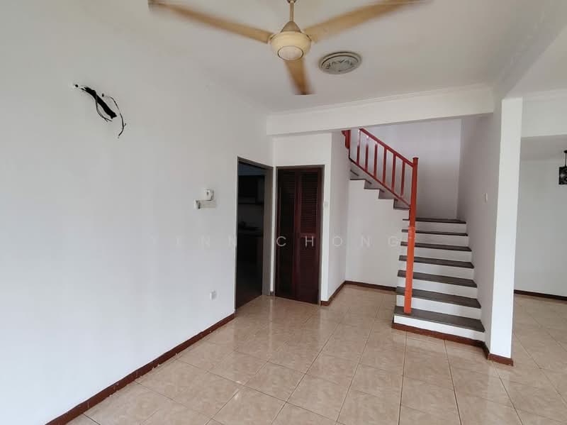 Semi-Detached House for Rent in Bandar Putra Permai (Seri Kembangan) - Yenn Chong - Living Room - PropertyGuru.com.my