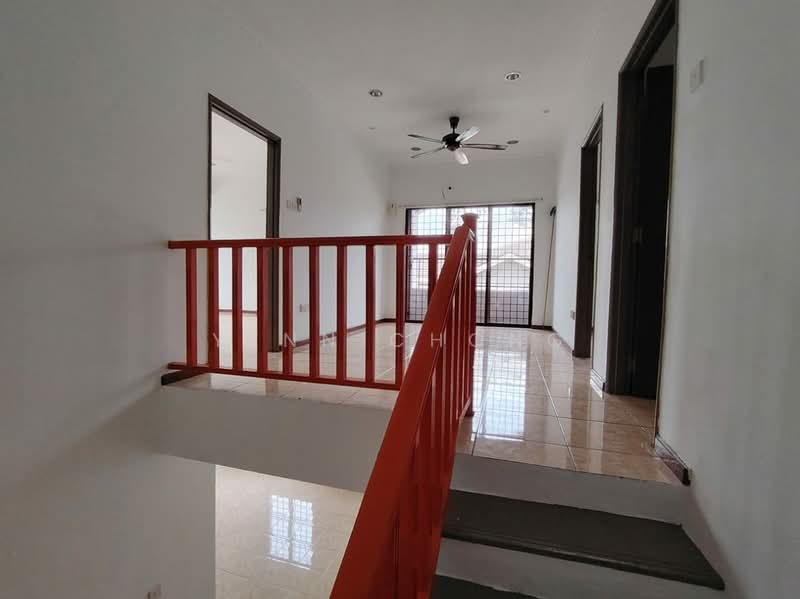Semi-Detached House for Rent in Bandar Putra Permai (Seri Kembangan) - Yenn Chong - Corridor - PropertyGuru.com.my