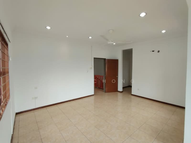 Semi-Detached House for Rent in Bandar Putra Permai (Seri Kembangan) - Yenn Chong - Living Room - PropertyGuru.com.my