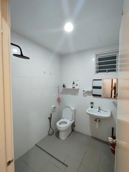 Kondominium untuk Dijual di Imperial Residences - Ben Hew - Bathroom - PropertyGuru.com.my