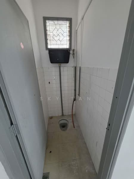 Rumah Teres 1-Tingkat untuk Dijual di Taman Sri Tebrau (Johor Bahru) - Sky Tan - Bathroom - PropertyGuru.com.my