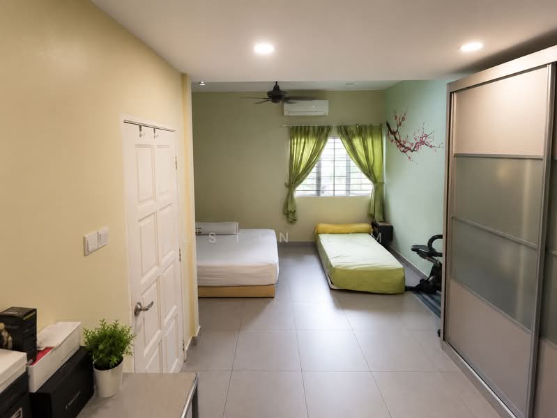 Semi-Detached House for Sale in Taman Sungai Besi Indah (Seri Kembangan) - Justin Lim - Bedroom - PropertyGuru.com.my