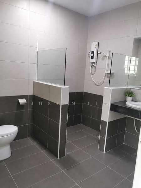 Semi-Detached House for Sale in Taman Sungai Besi Indah (Seri Kembangan) - Justin Lim - Bathroom - PropertyGuru.com.my