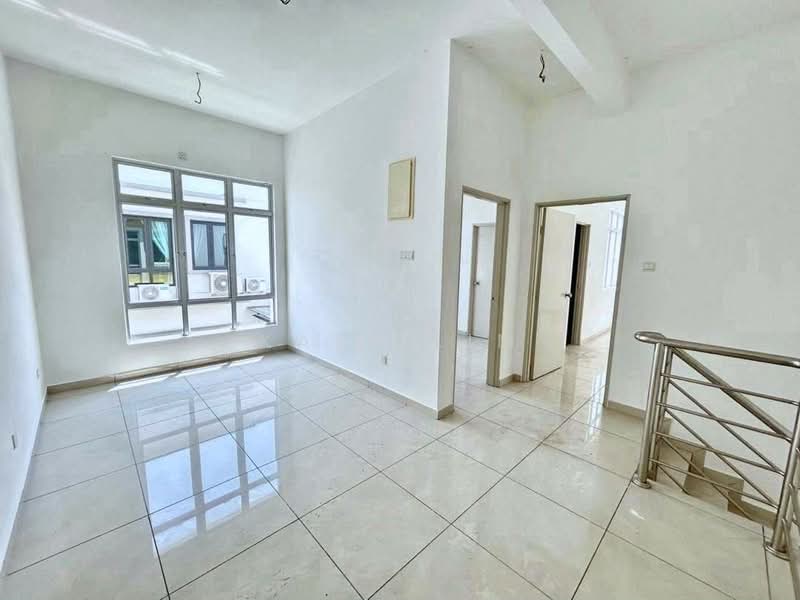 Cluster House for Sale in Taman Kempas Utama (Tebrau) - Karl Lim - Living Room - PropertyGuru.com.my